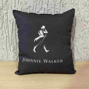 ALMOFADA JOHNNIE WALKER KEEP WALKING PRETA
