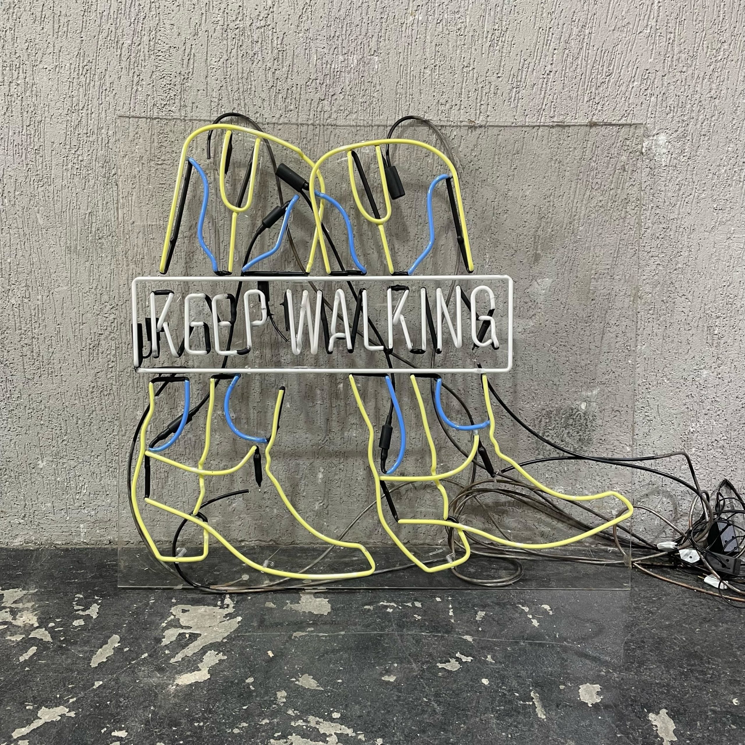 PAINEL BOTAS KEEP WALKING - MEDIDA: ALT: 97CM X LARG: 107CM